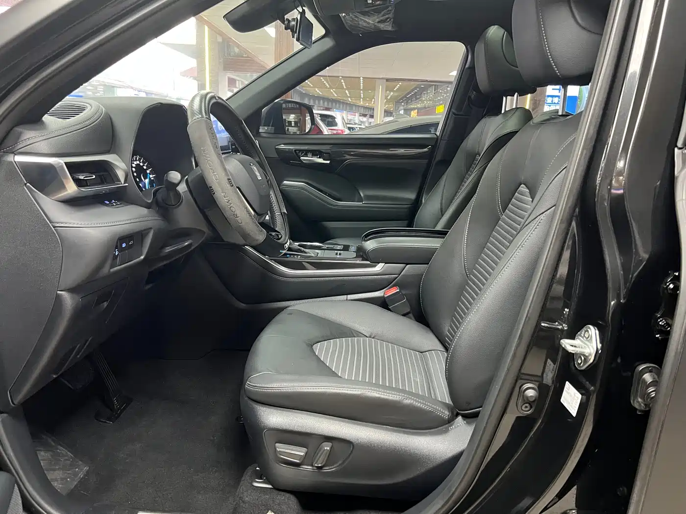 Toyota Crown Kluger 2023 2.5L HEV AWD Luxury Edition фото 5