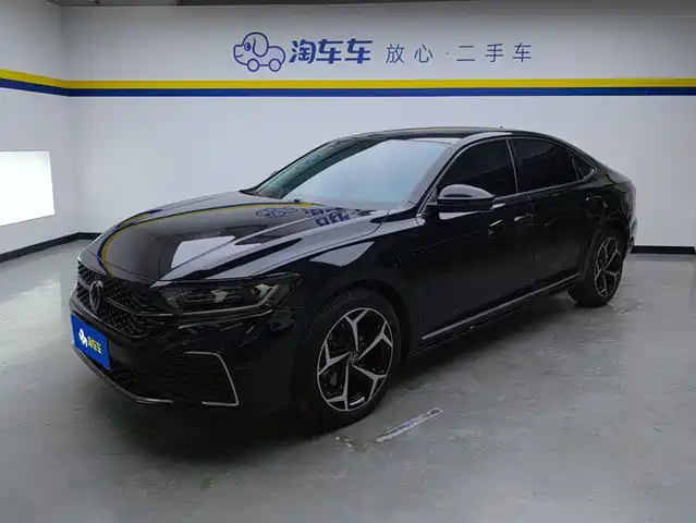 Volkswagen Passat Рестайлинг, 330TSI, Звёздный Элит