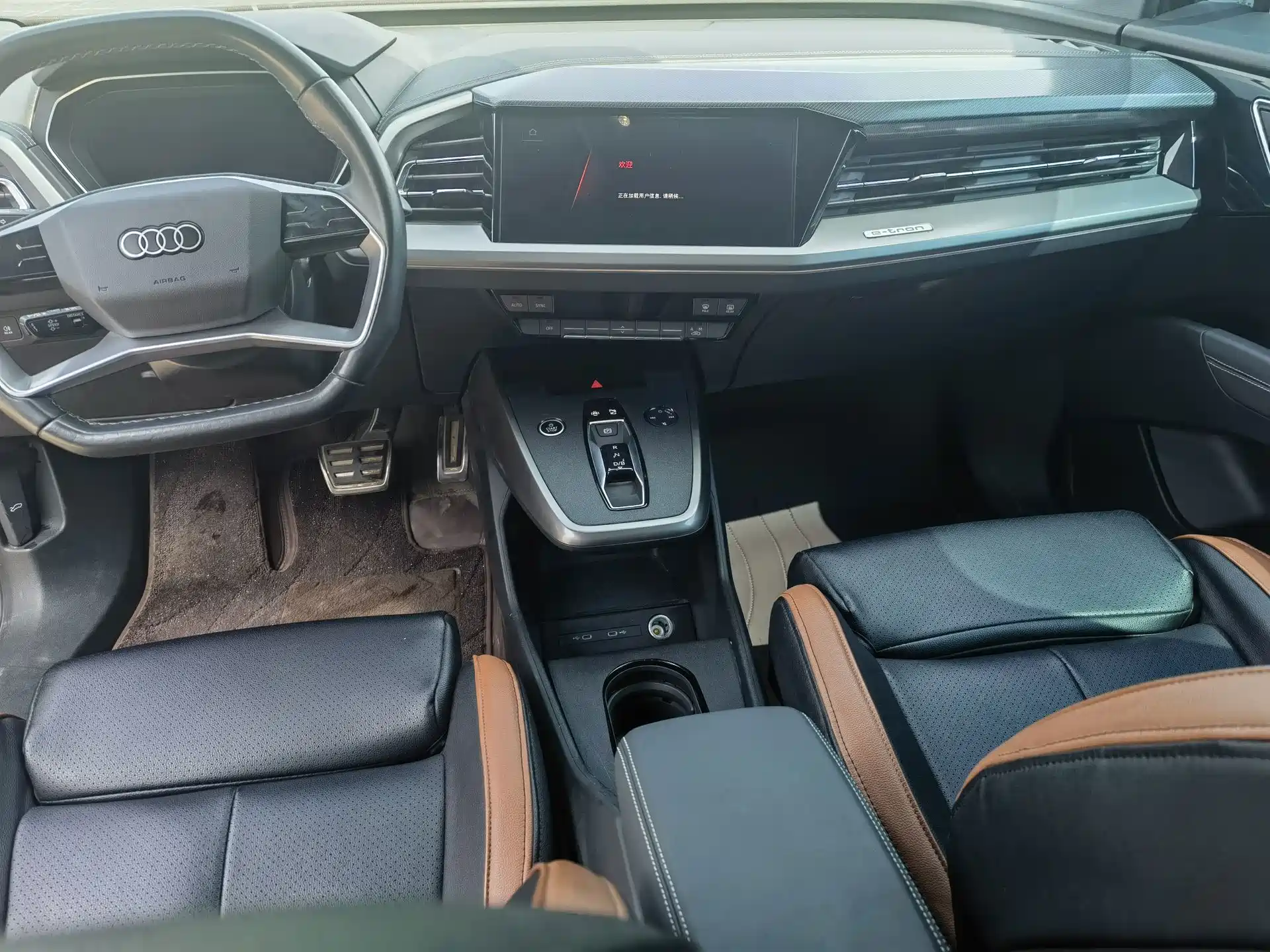 Photo 8 - Audi Q4 e-tron