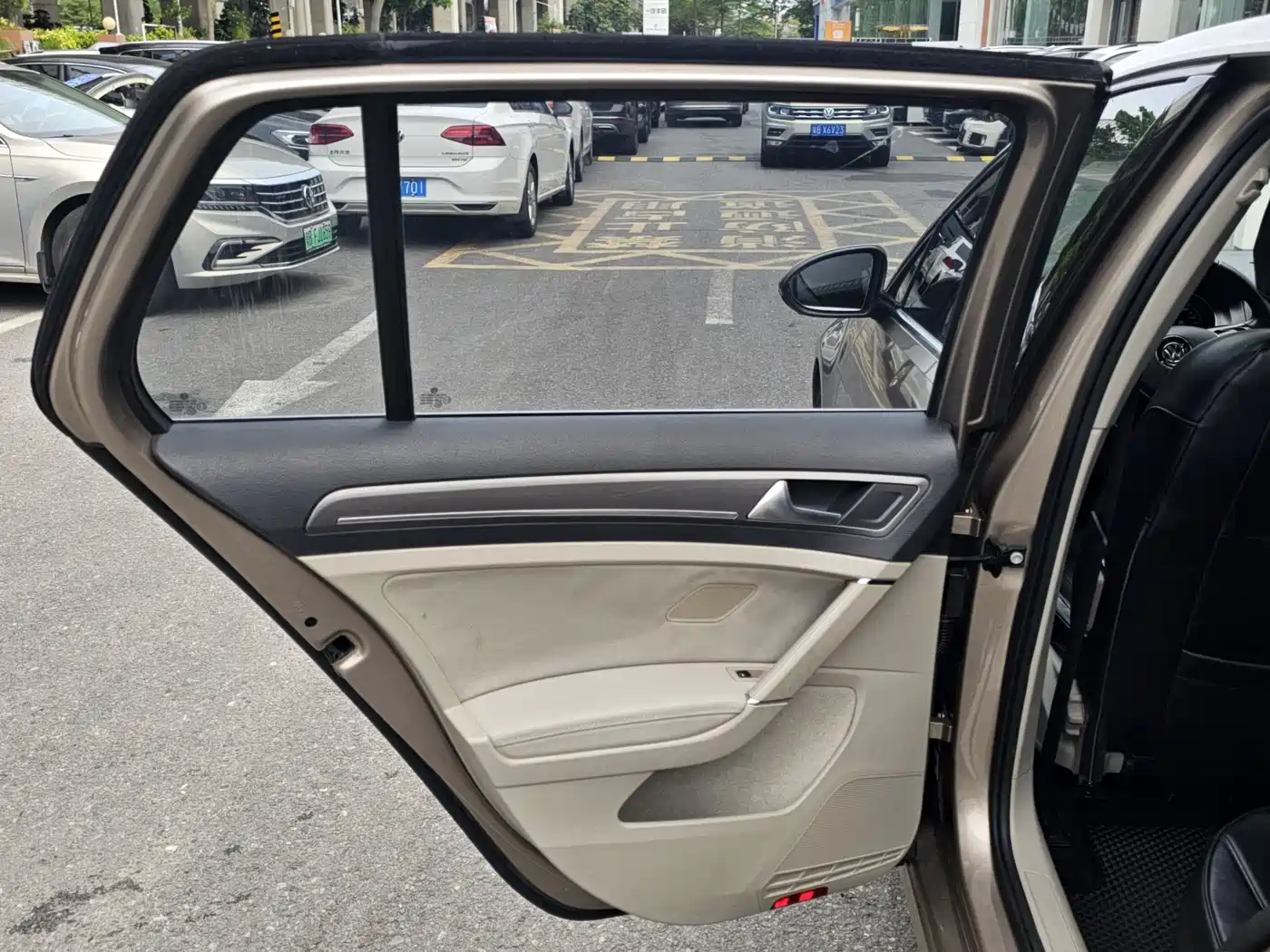 Volkswagen Golf 2015 1.6L Automatic Comfort фото 10