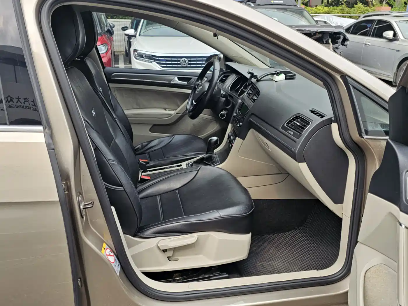 Volkswagen Golf 2015 1.6L Automatic Comfort фото 19