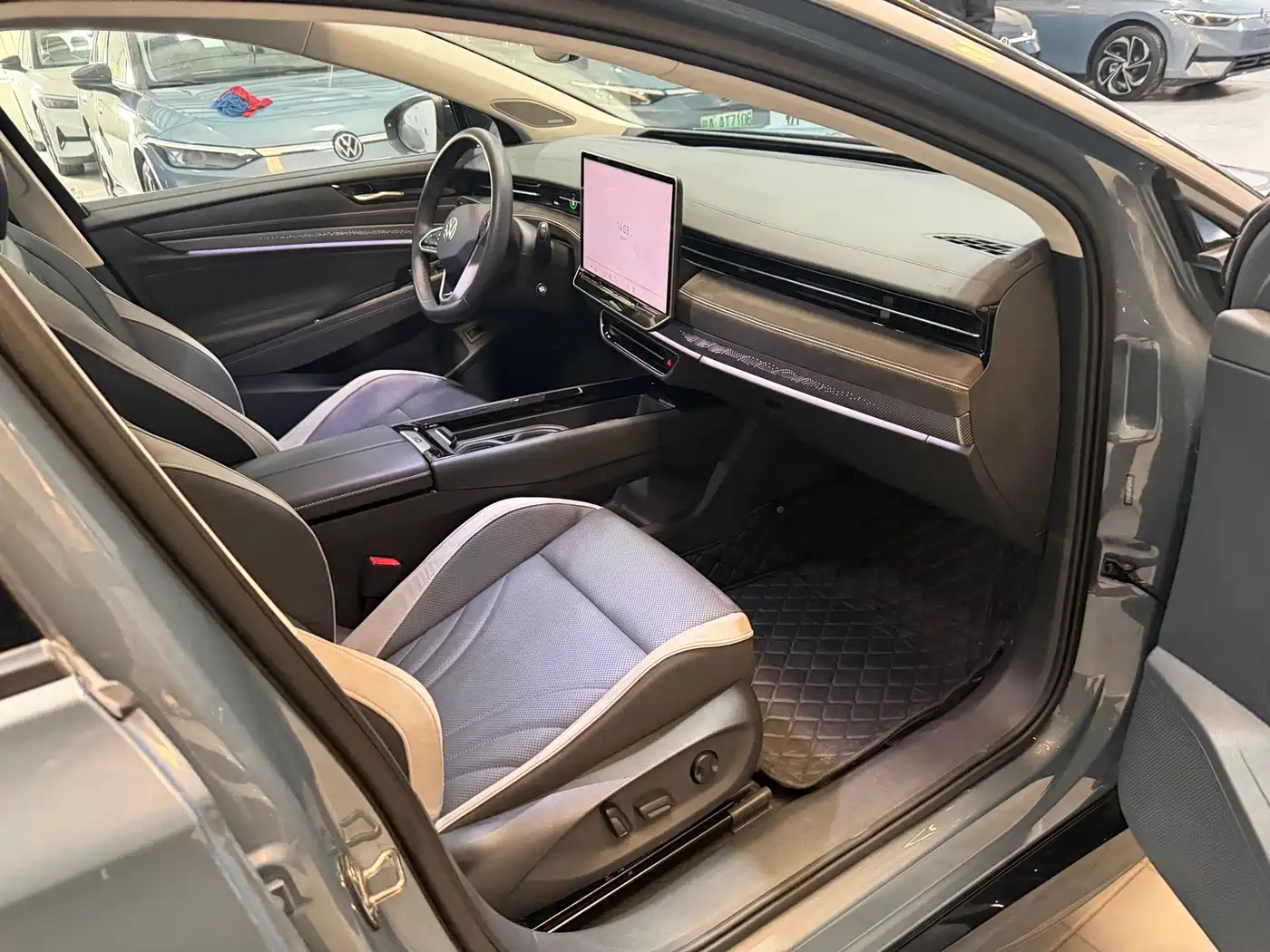 VOLKSWAGEN ID.7 VIZZION