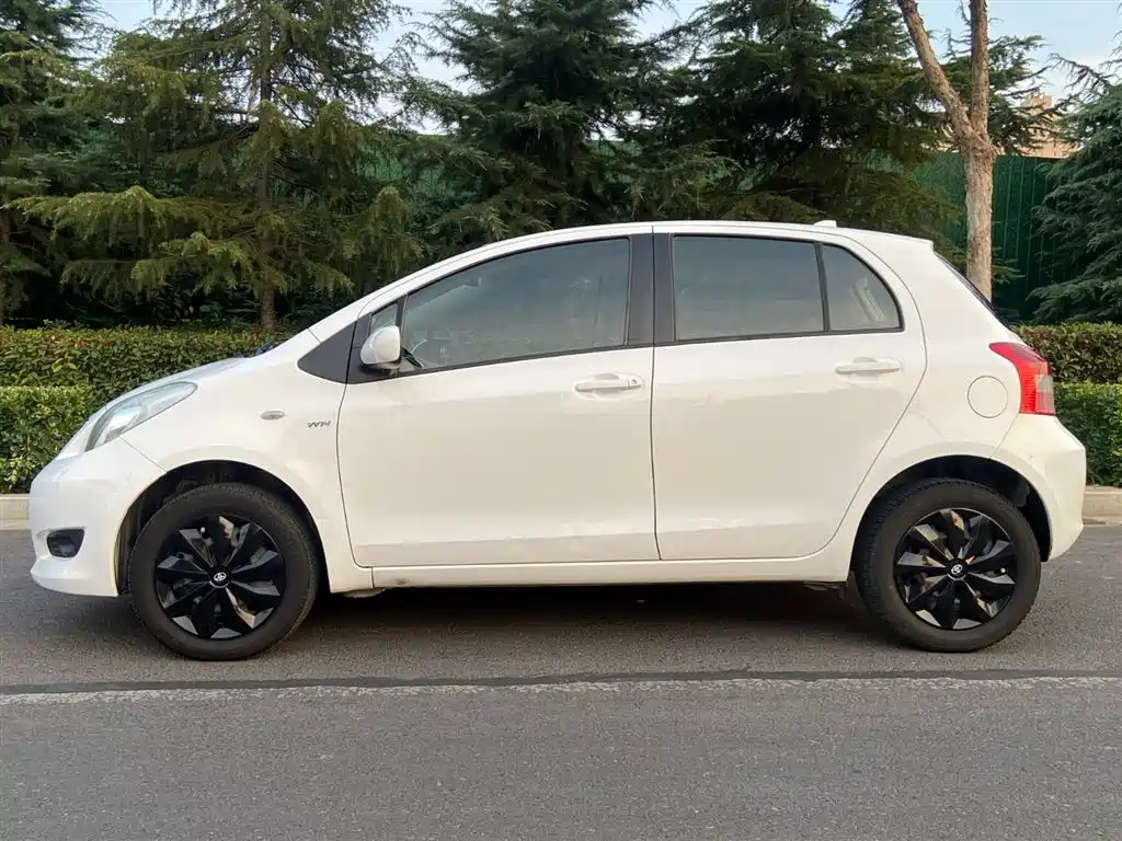 Toyota Yaris 2013 2011 1.6E Auto Charm Edition