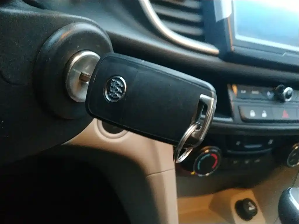 Buick Excelle 2015 15N Automatic Progressive фото 9