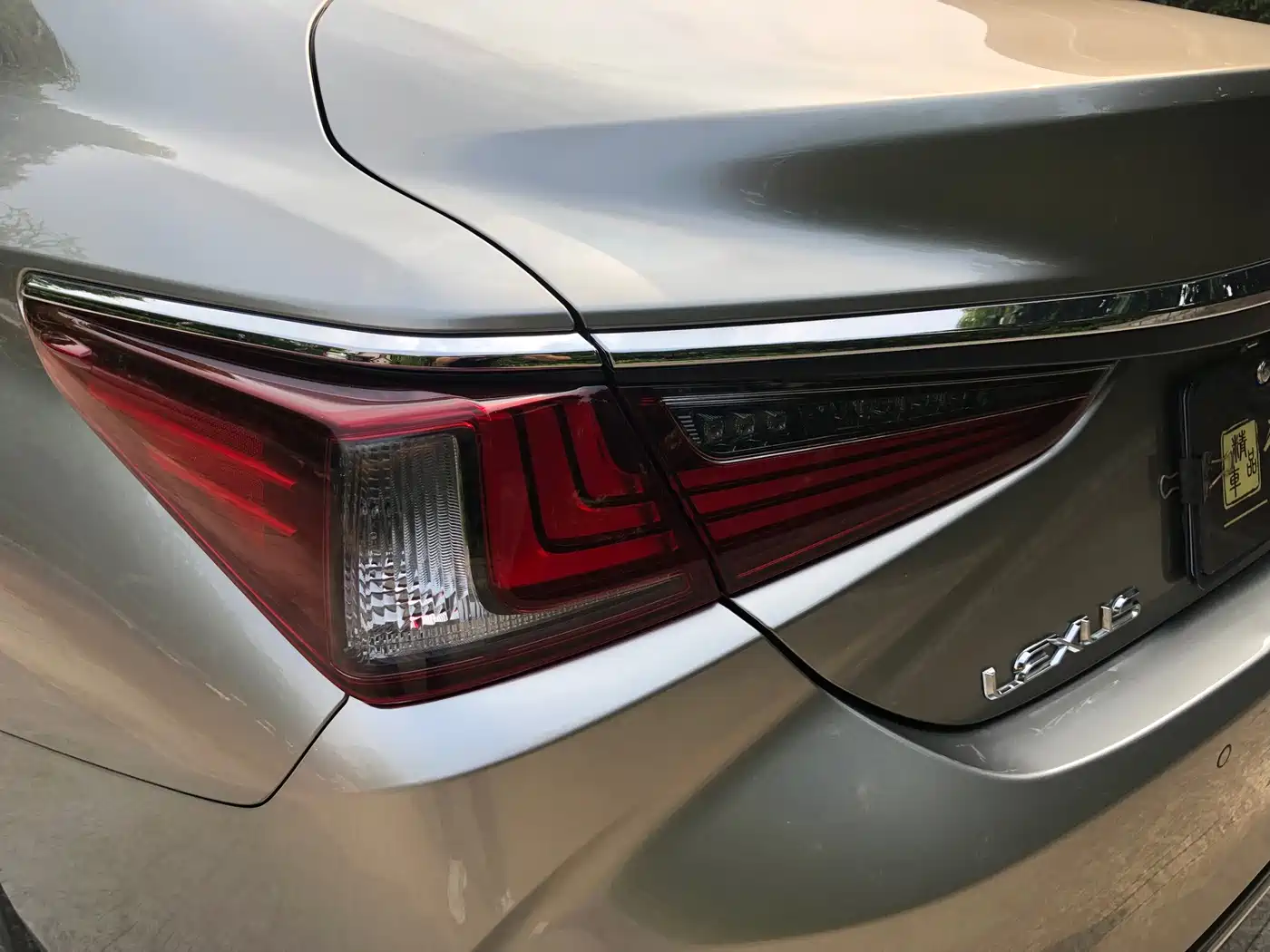 Фото 25 - Lexus ES
