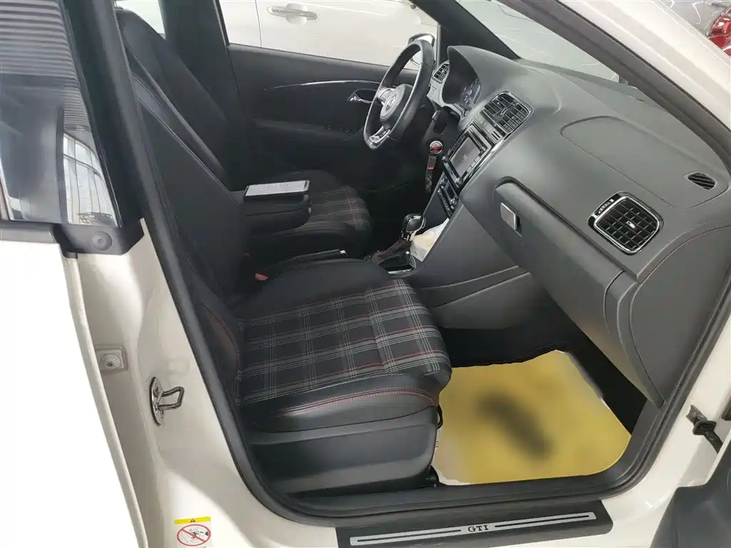 Volkswagen Polo 2015 Model 1.4TSI GTI фото 25