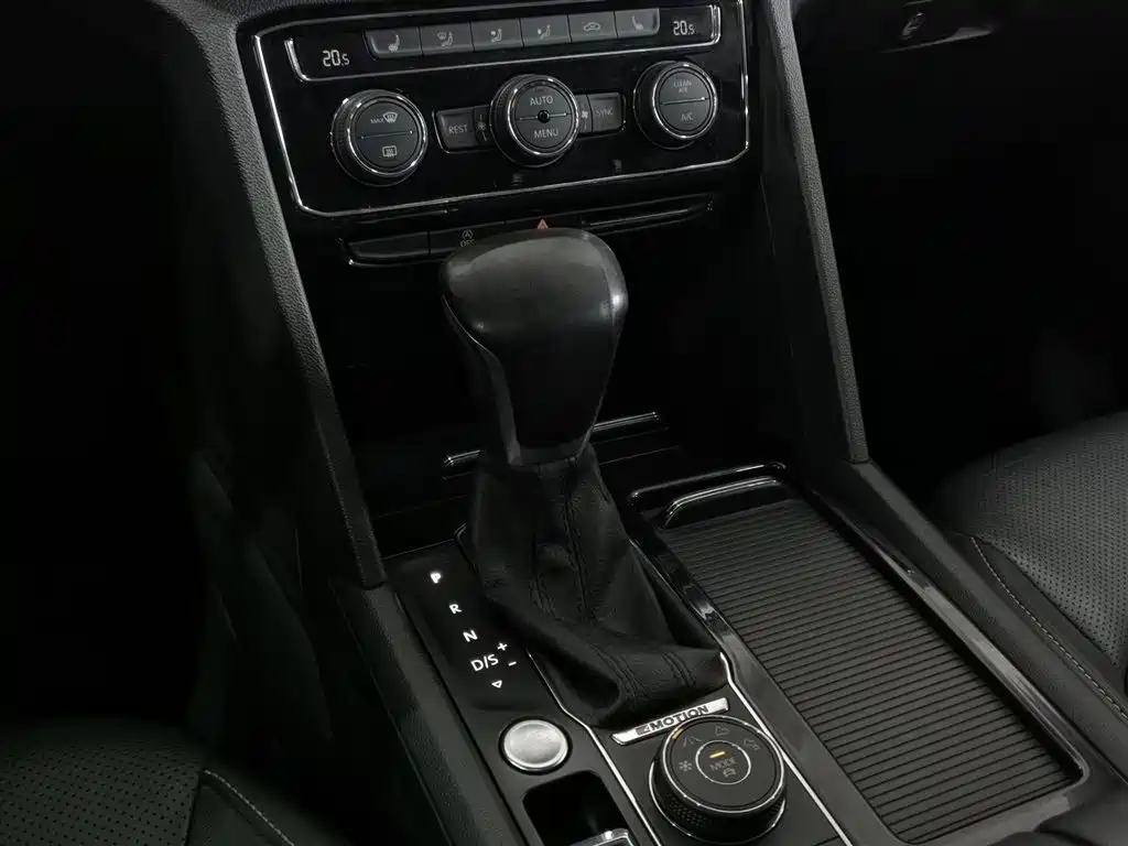 Volkswagen Teramont 2020 380TSI 4WD Luxury Edition China VI фото 13