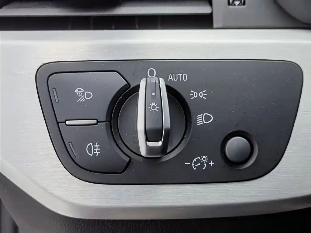 Audi A4L 2020 40 TFSI Luxury Dynamic фото 21