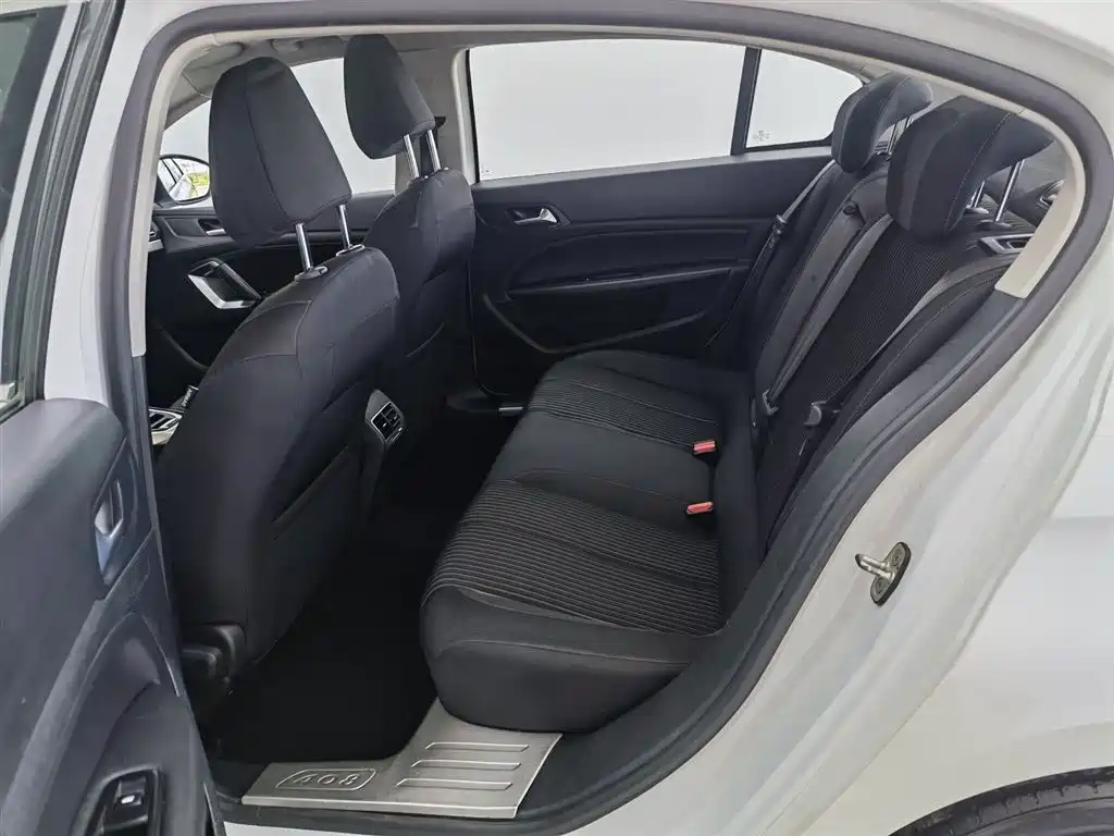 Peugeot 408 2015 Model 1.2T Automatic Luxury Edition фото 15