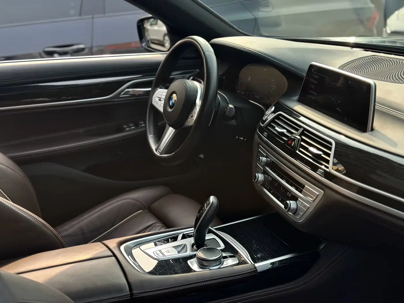 BMW 7 Series 2021 Model 730Li M Sport Package фото 11