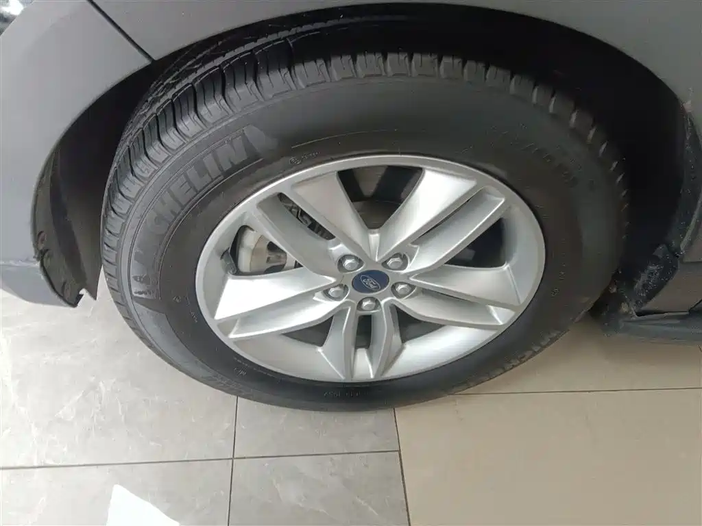 Фото 23 - Ford Edge
