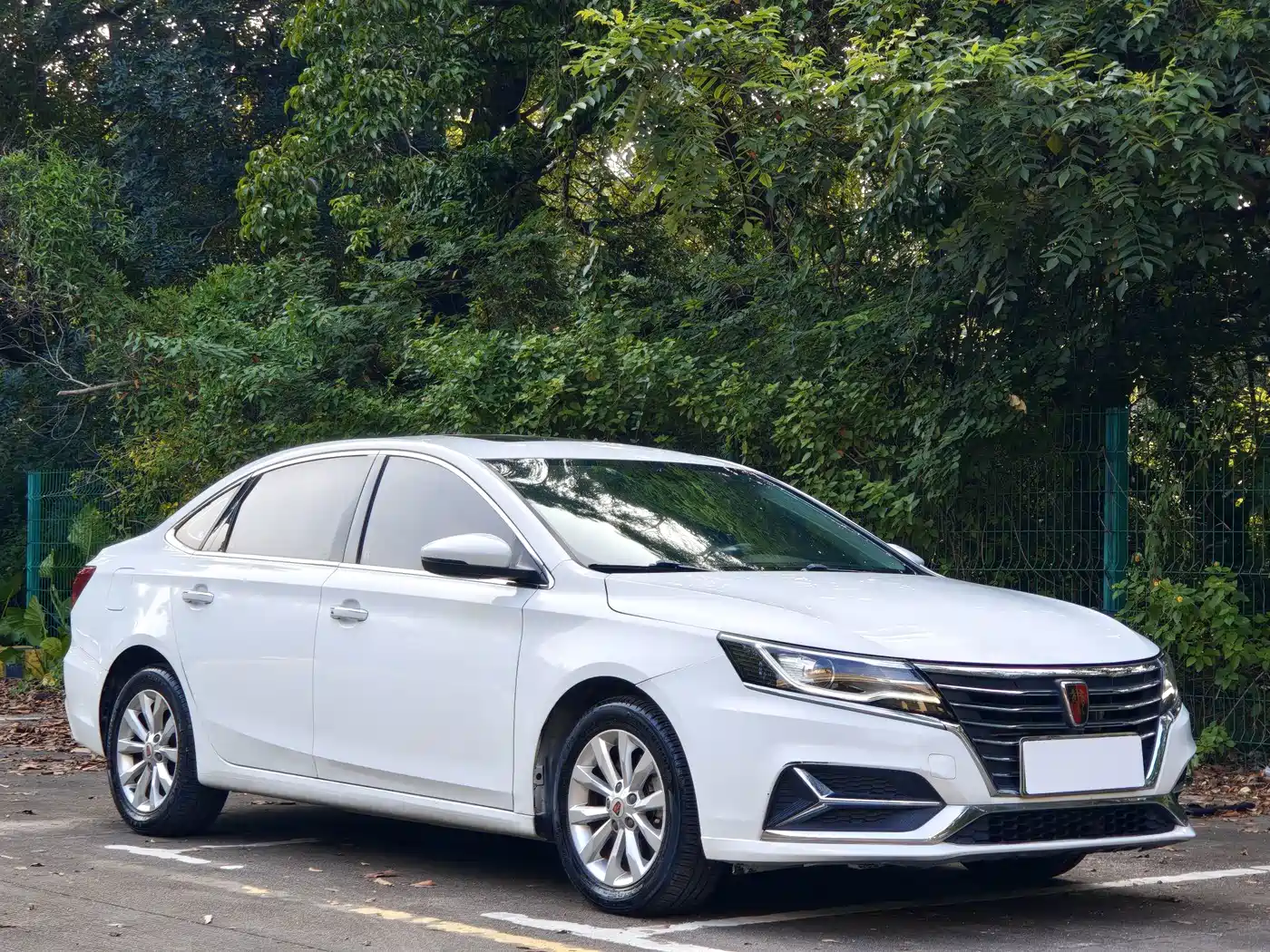 Roewe i6 New Energy 2018 2017 45T Hybrid Connected Smart Premium Edition