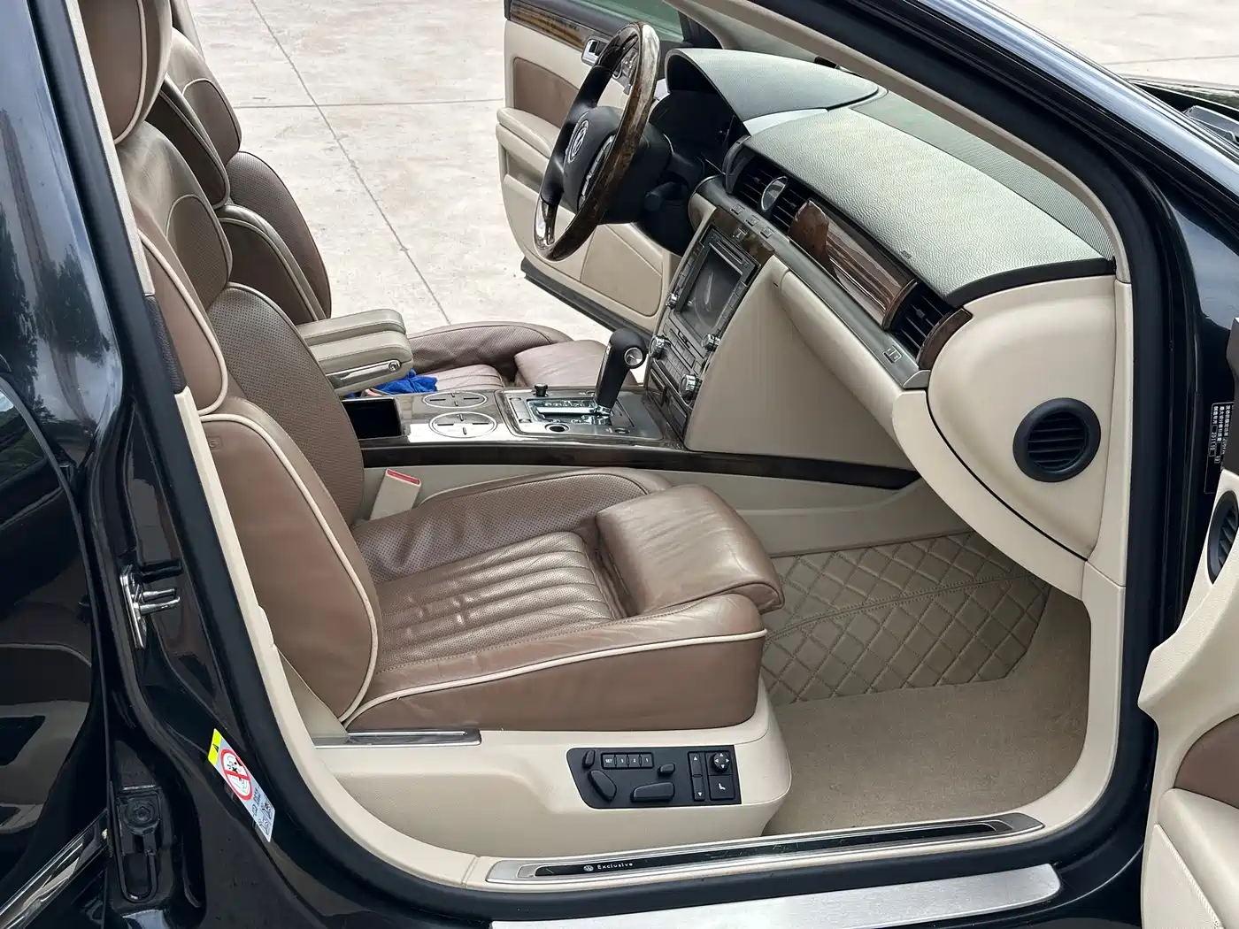 Volkswagen Phaeton 2012 2012 3.6L Premium Custom