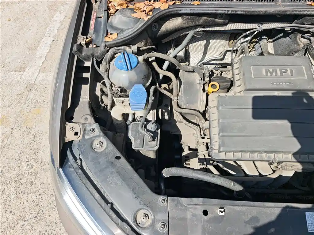 Volkswagen Sagitar 2015 1.6L Automatic Comfort фото 20