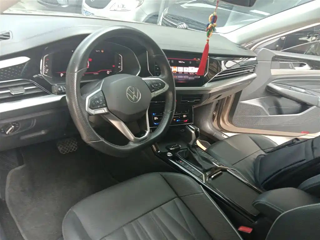 Volkswagen Passat 2022 330TSI Premium Edition фото 10