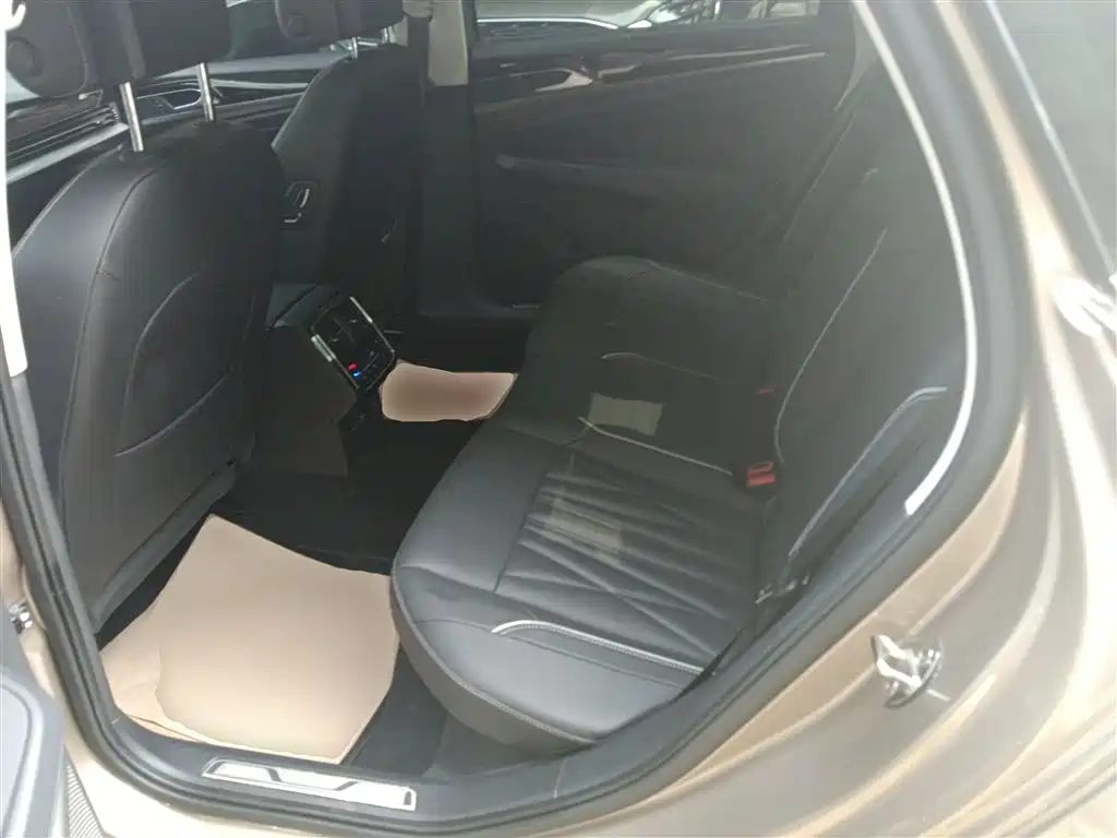Volkswagen Passat 2022 330TSI Premium Edition фото 17