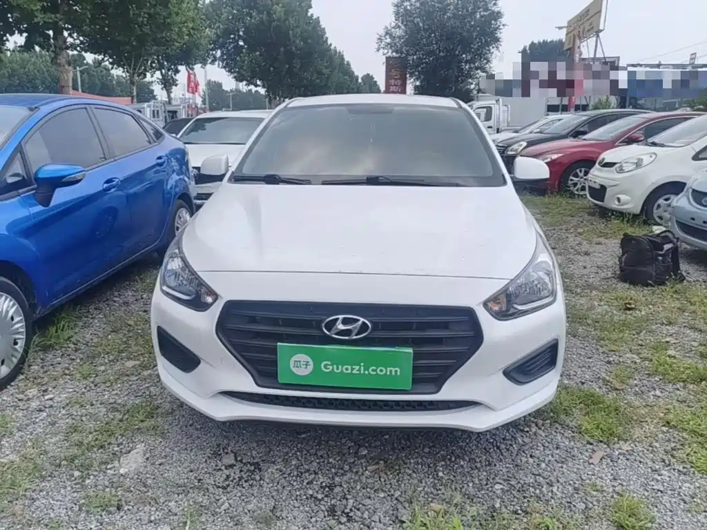 Photo 3 - Hyundai Verna