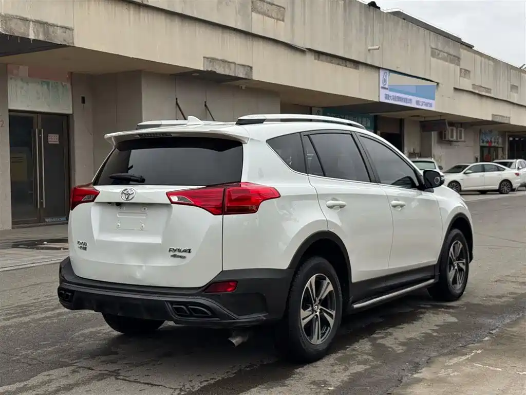 Toyota RAV4 Rongfang 2015 2.0L CVT 2WD Trend Edition фото 4