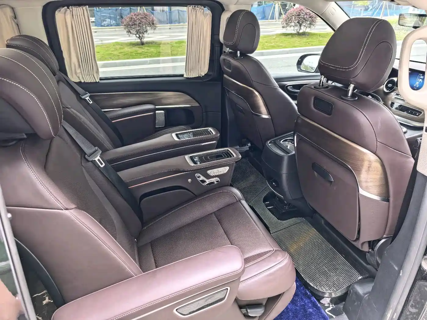 Mercedes-Benz V-Class 2022 V 260 L Long Wheelbase Luxury Edition фото 4