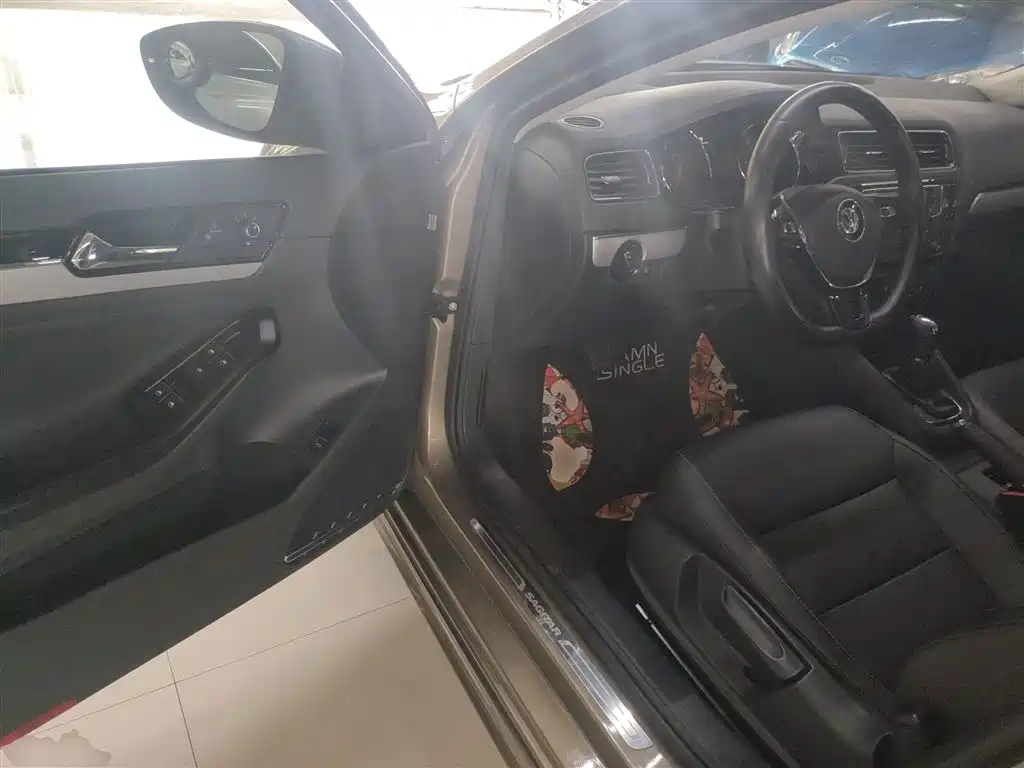 Volkswagen Sagitar 2018 280TSI DSG Spark Edition фото 13