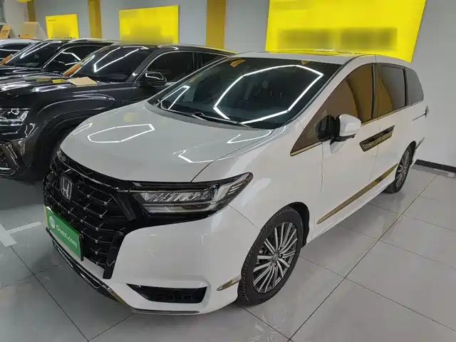 Honda Elysion 2.0L e:HEV, Люкс