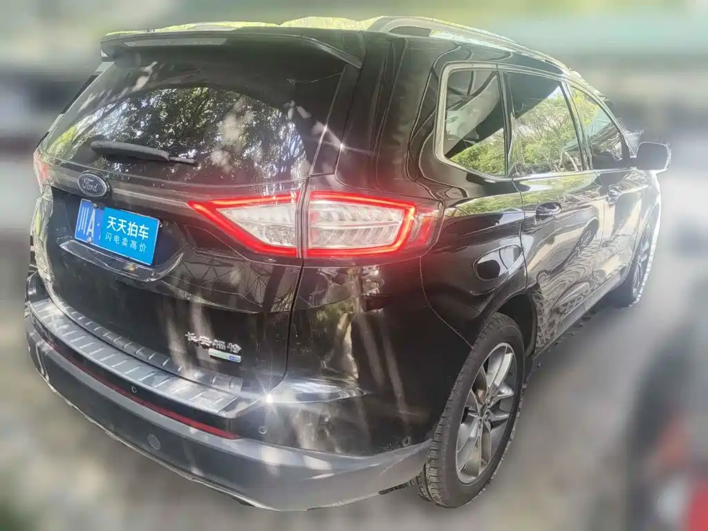 Фото 2 - Ford Edge
