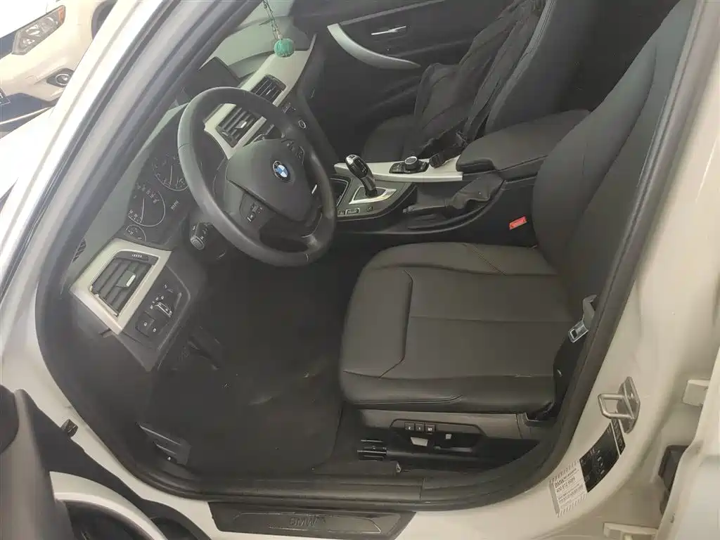 BMW 3 Series 2014 320Li Fashion фото 15