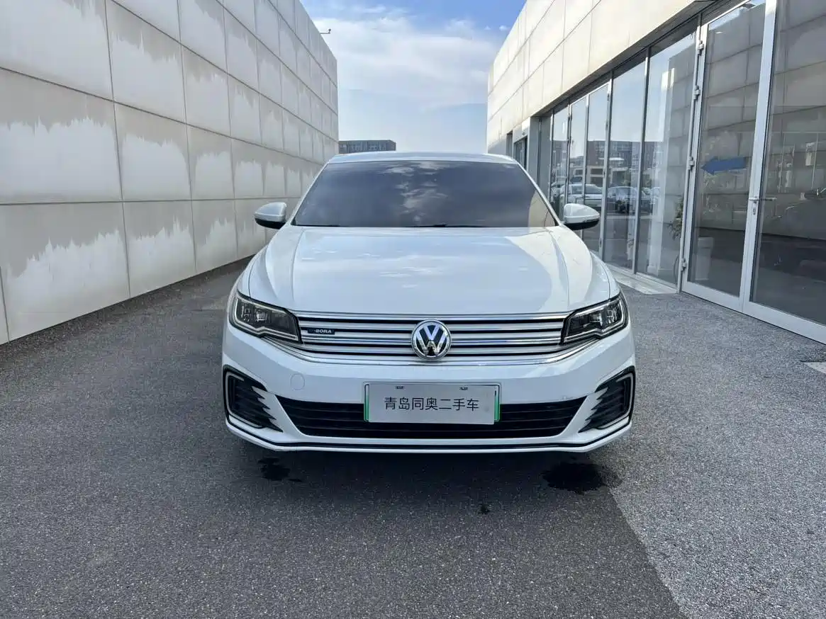 VOLKSWAGEN BORA PURE ELECTRIC