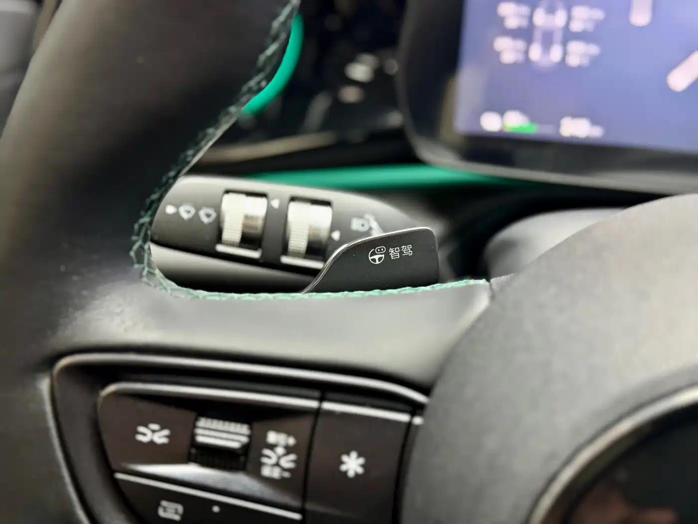 BYD Dolphin 2025 Smart Drive Edition 410km Fashion Version фото 12