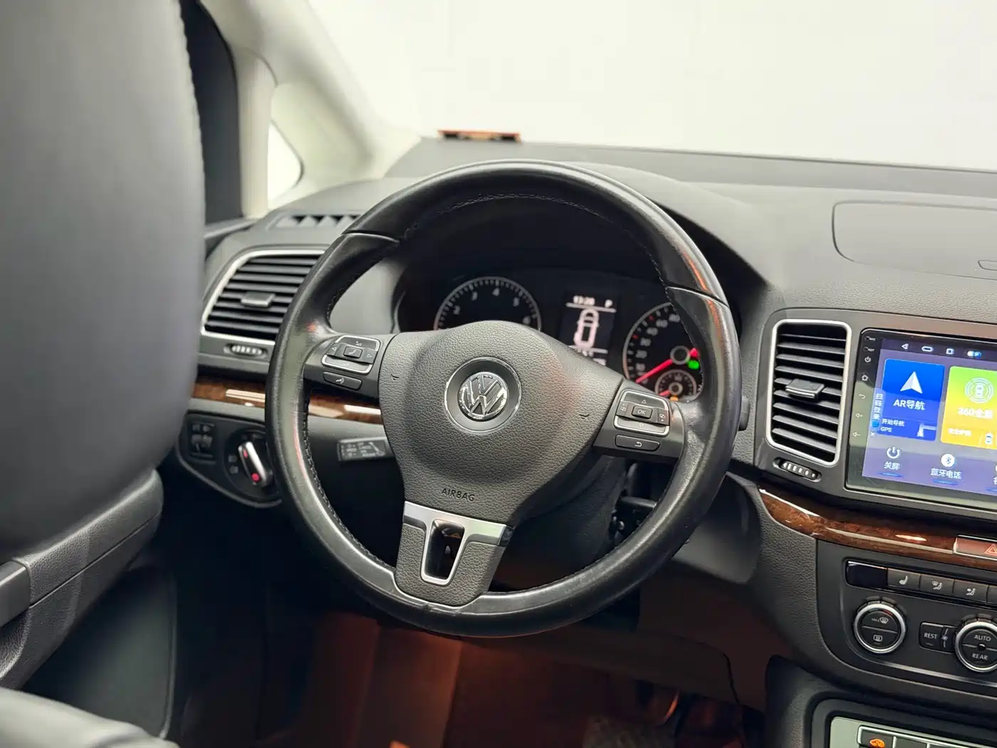 Volkswagen Sharan 2013 1.8TSI Comfort фото 9
