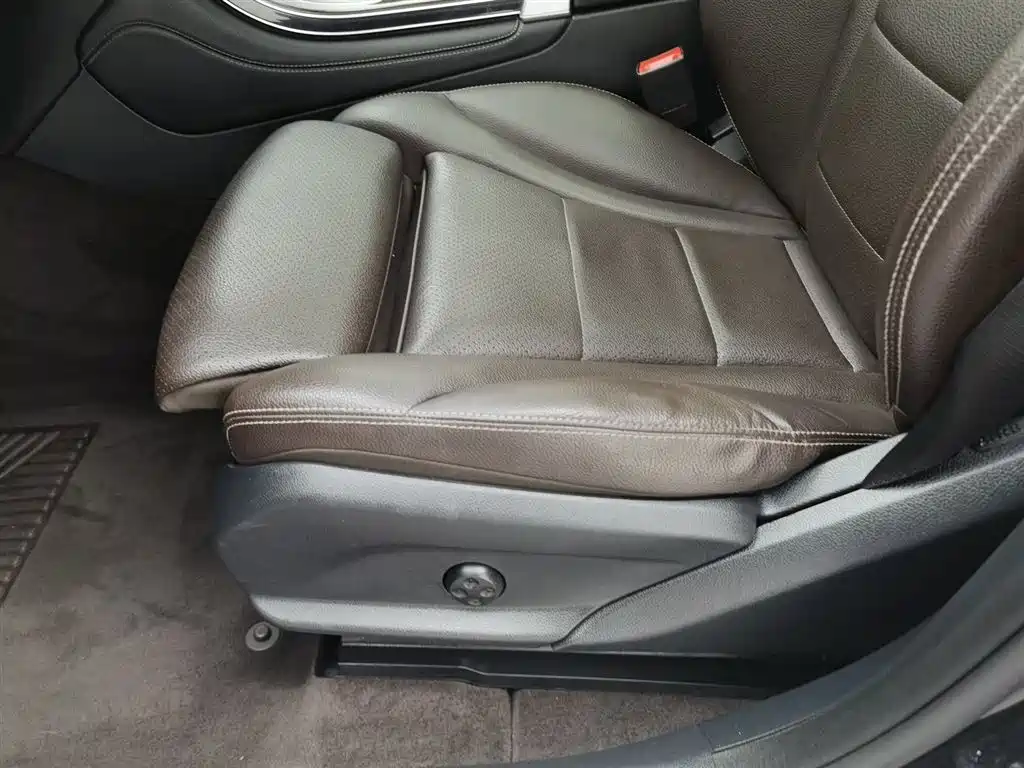 Mercedes-Benz GLC 2018 Facelift GLC 260 4MATIC Luxury фото 20