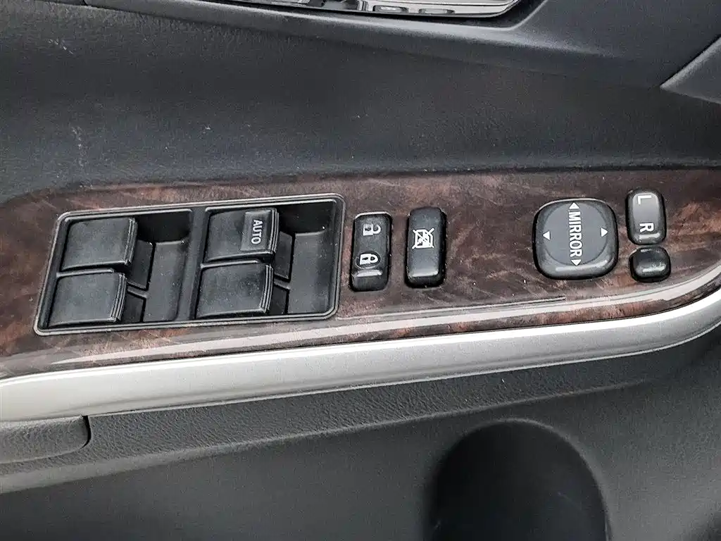 Toyota Camry 2016 2.0G 10th Anniversary Leading Edition фото 9