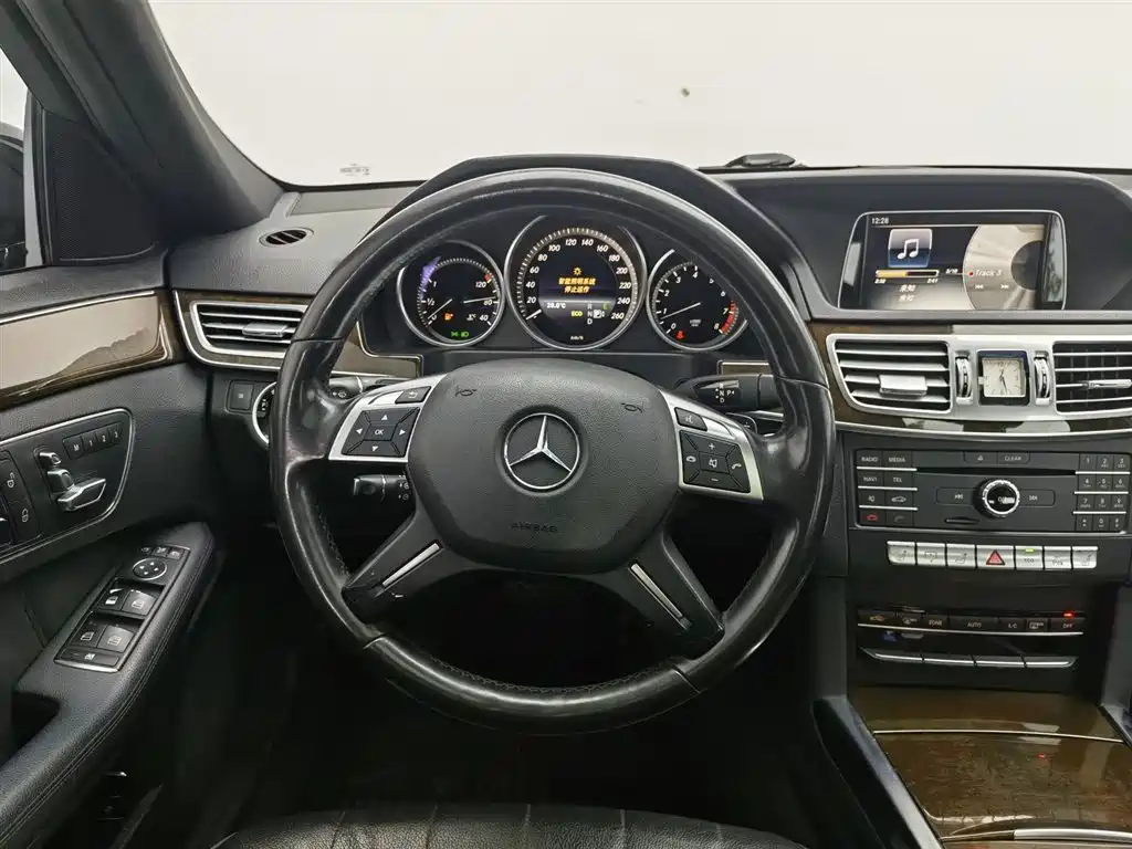 Mercedes-Benz E-Class 2015 E 260 L Luxury фото 11
