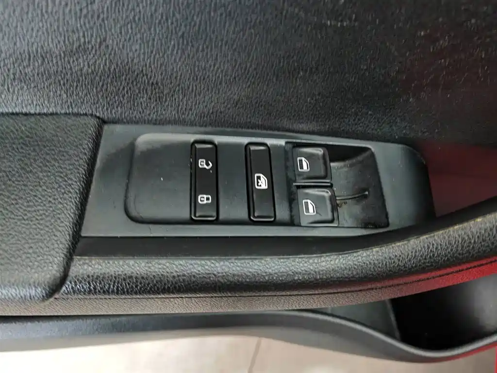 Škoda Fabia 2017 1.4L Auto Car Enjoy Edition фото 9