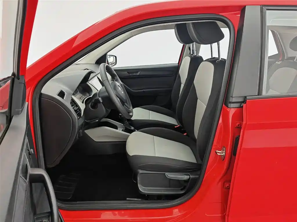 Škoda Fabia 2017 1.4L Auto Car Enjoy Edition фото 10