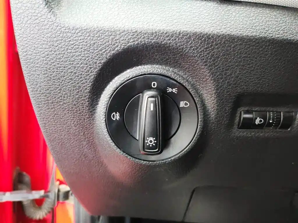 Škoda Fabia 2017 1.4L Auto Car Enjoy Edition фото 21