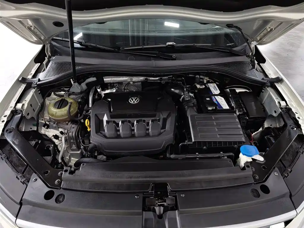 Volkswagen Tiguan L 2020 330TSI Auto 2WD R-Line Flagship China VI фото 6