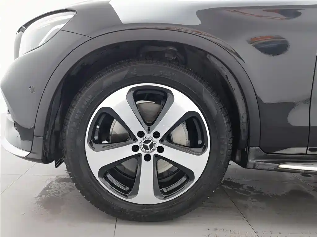 Mercedes-Benz GLC 2018 Facelift GLC 260 4MATIC Luxury фото 17