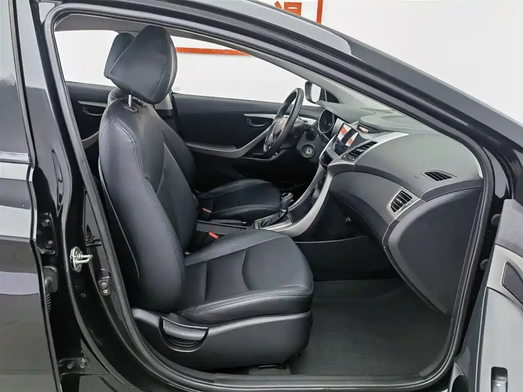Hyundai Langdong 2012 1.6L Automatic Fashion фото 23