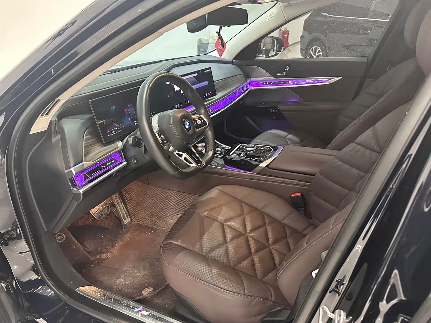 BMW 7 Series 2023 Model 735Li M Sport Package фото 5