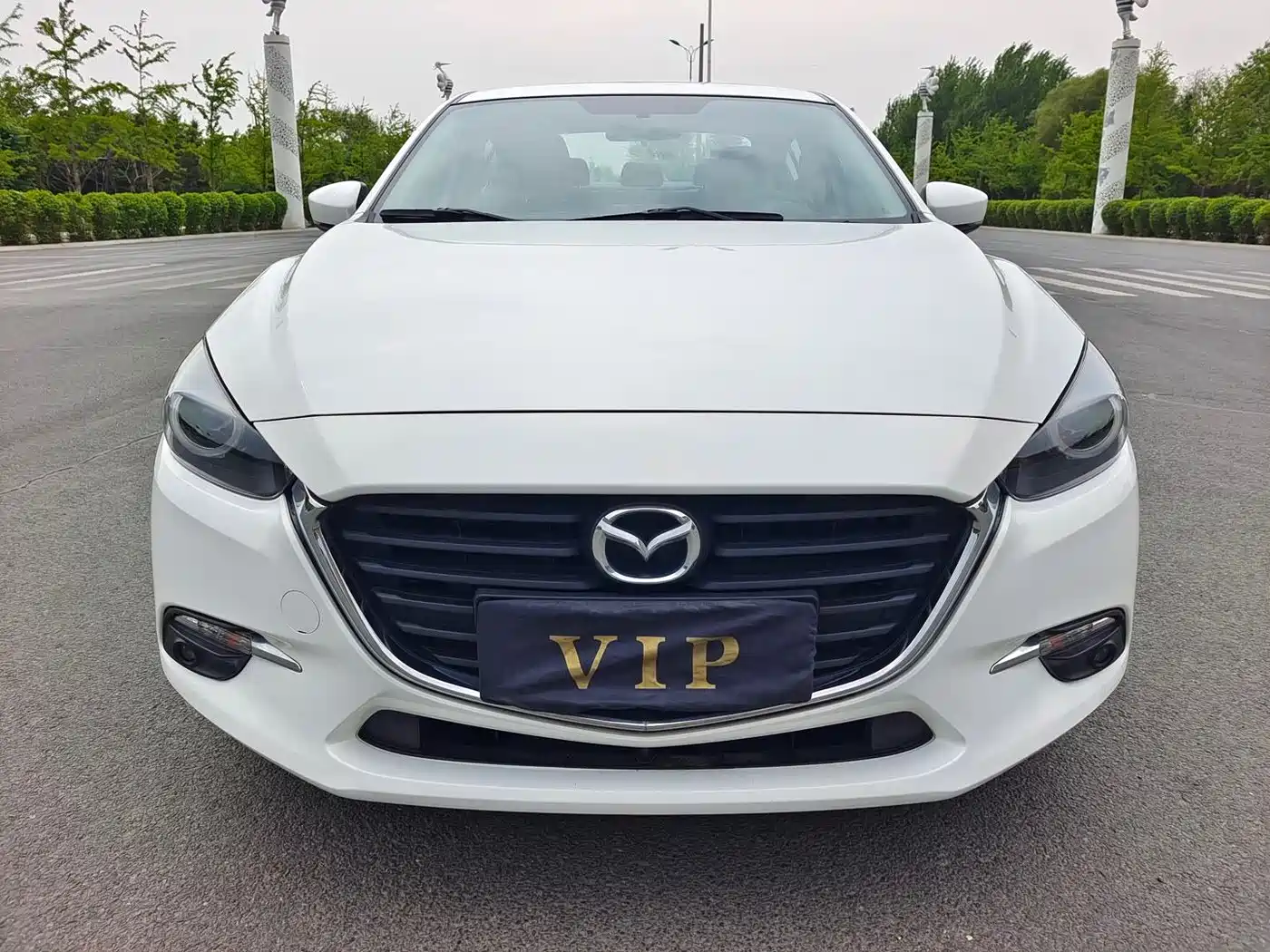 Photo 2 - Mazda Mazda 3