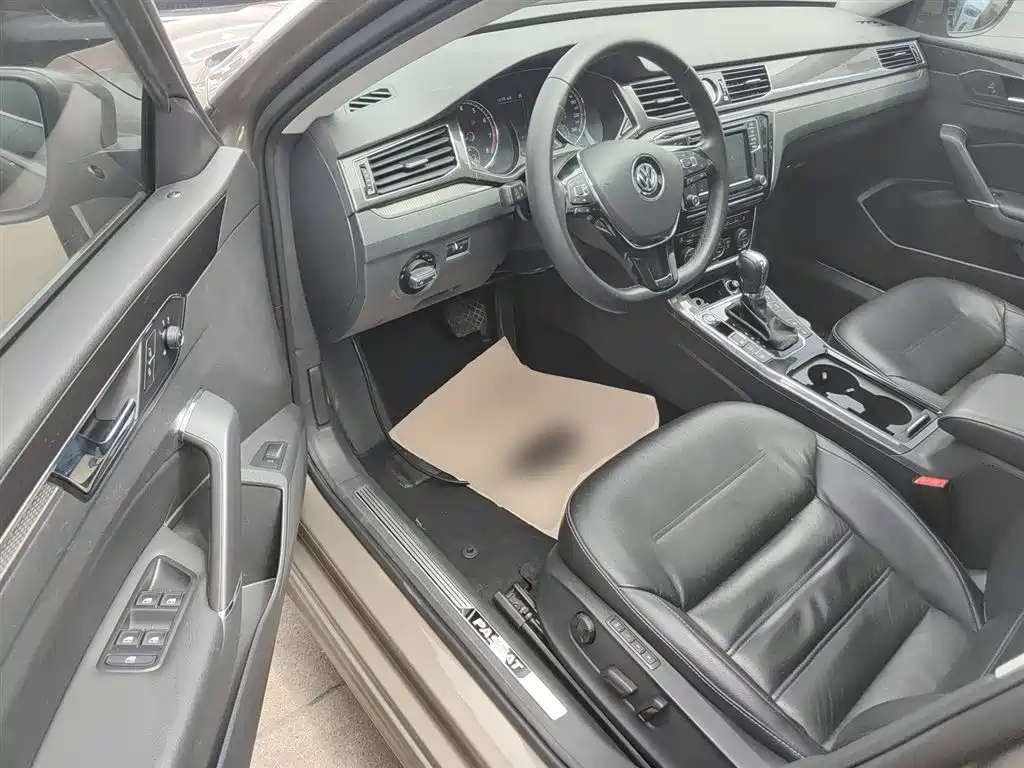 Volkswagen Passat 2016 330TSI DSG Executive Edition фото 12