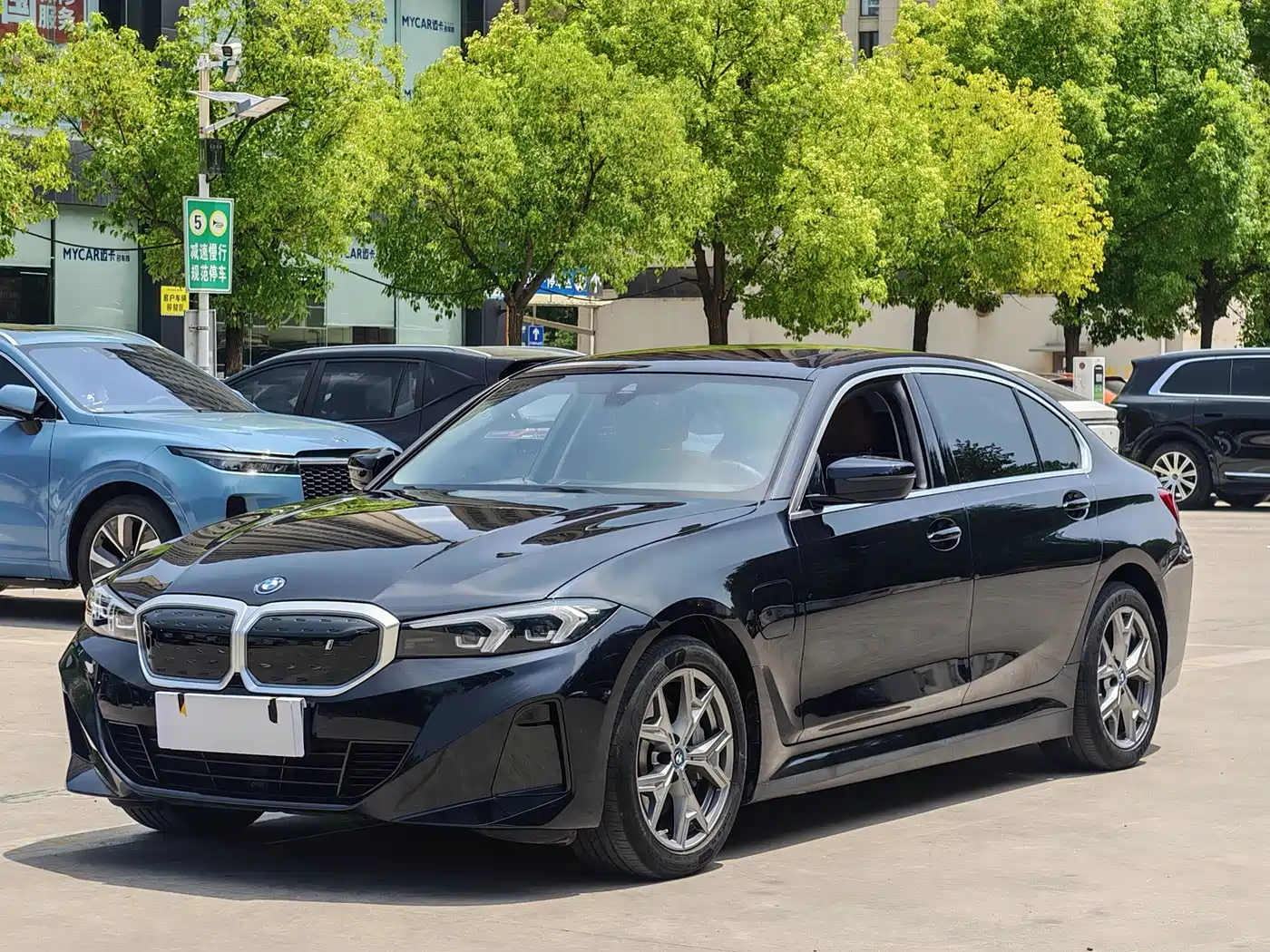 BMW i3 2022 eDrive 35 L