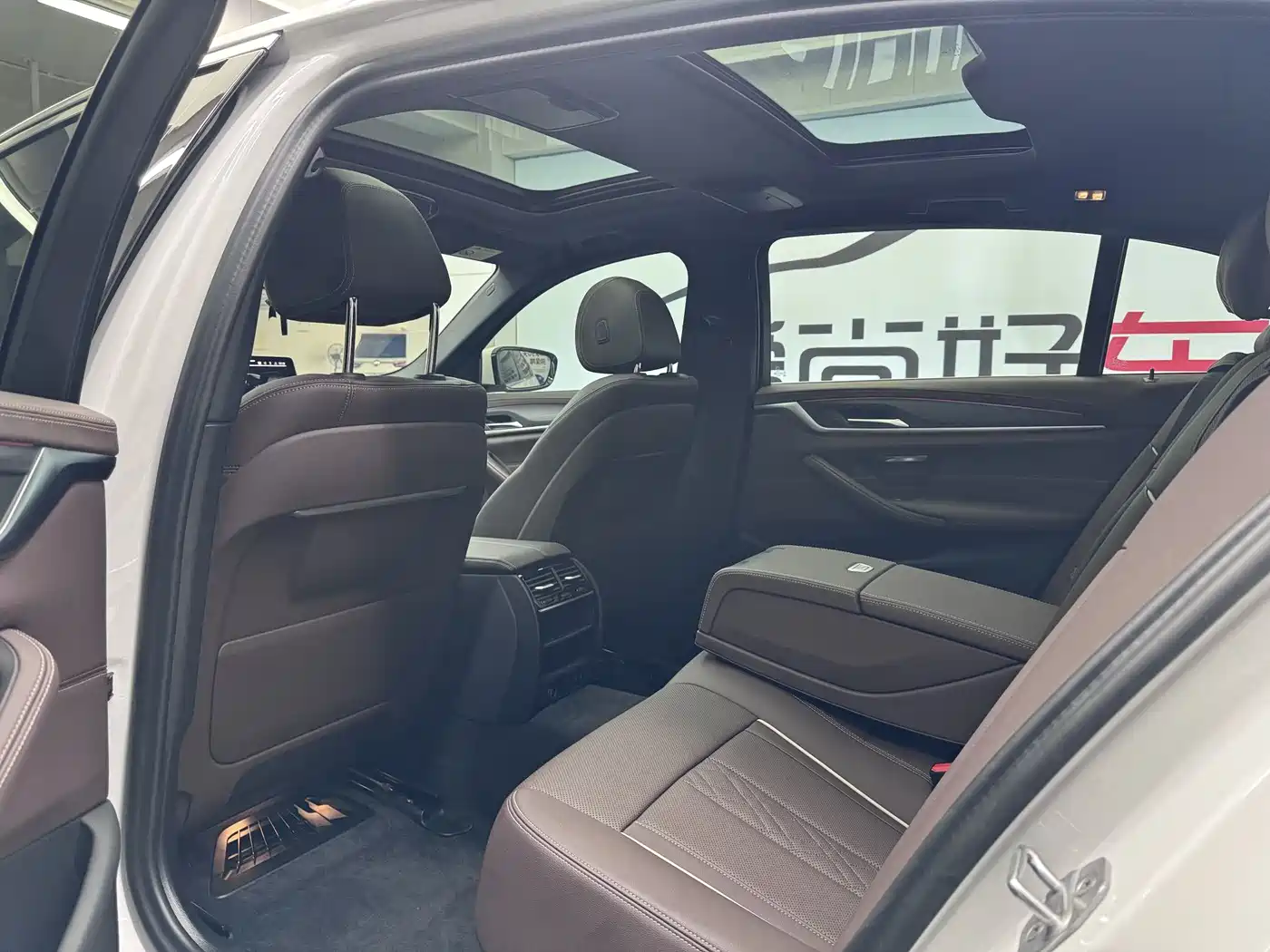 BMW 5 Series 2023 530Li xDrive M Sport Package фото 15
