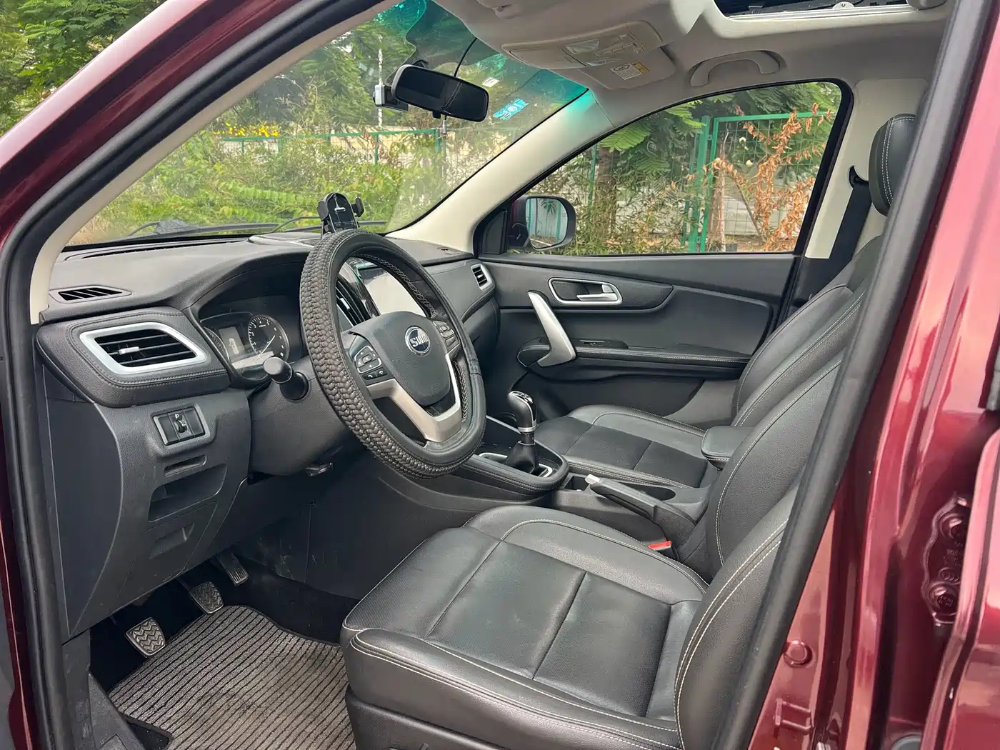 SWM Motor SWM X7 2017 2016 1.8L Manual Luxury 7-seater