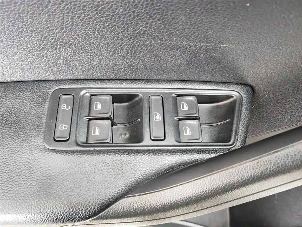 Volkswagen Jetta 2015 Value Edition 1.6L Manual Comfort фото 9