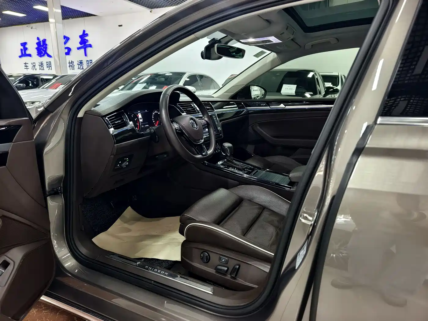 Volkswagen Phideon 2016 480 V6 AWD Premium Edition фото 8