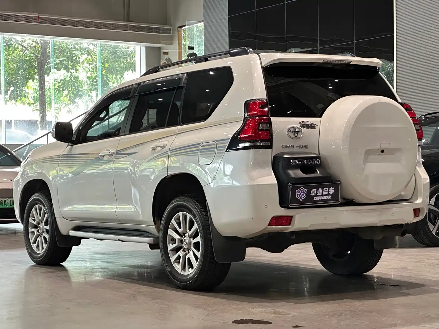 Toyota Prado 2018 3.5L Automatic TX-L Rear-mounted Spare Tire фото 3