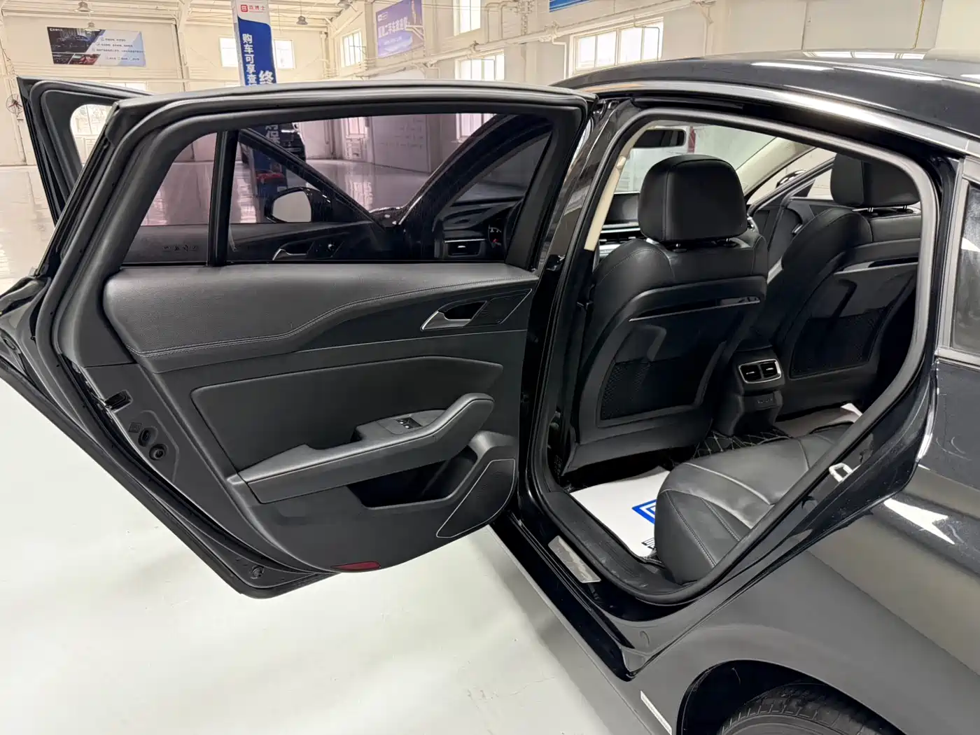 Hongqi H5 2022 Classic 1.5T DCT Flag Rhythm Edition фото 12