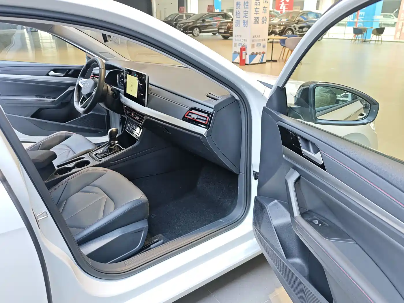 Volkswagen Lavida 2024 Model 300TSI DSG Starlight Leading Edition фото 6